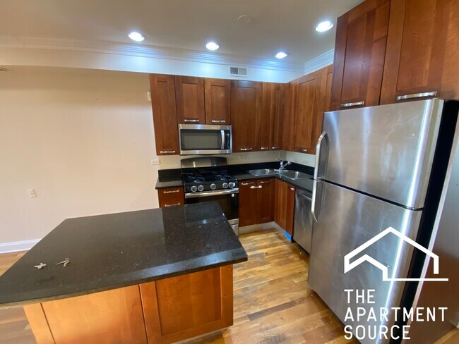 Building Photo - 6949 N Oakley Ave