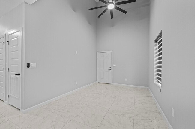 Foto del edificio - 901 W 8th St