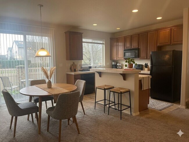Foto del edificio - Gorgeous Single Family home in great condition with private patio - $500 Move in incentive