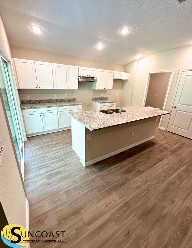 Foto del edificio - Elegant 4 Bedroom Off Collins!
