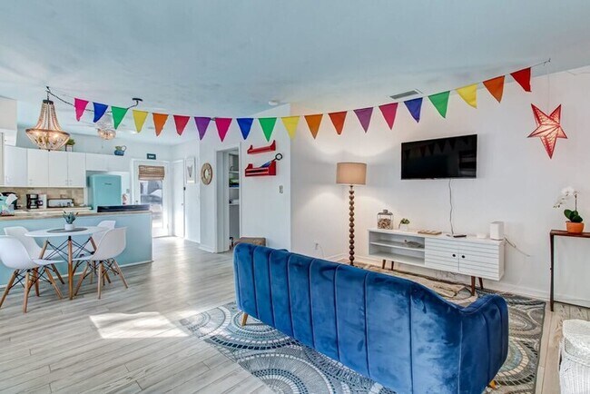 Building Photo - 9 Sylvan Dr