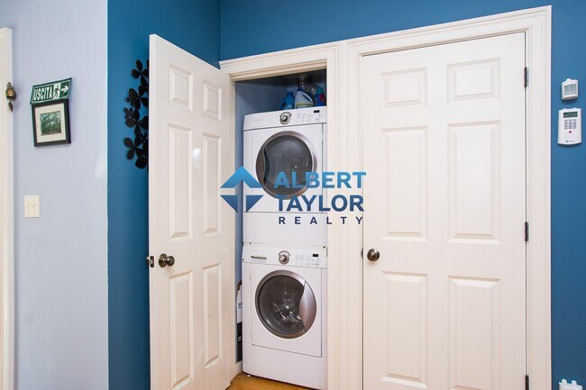 Building Photo - 111 Pleasant St