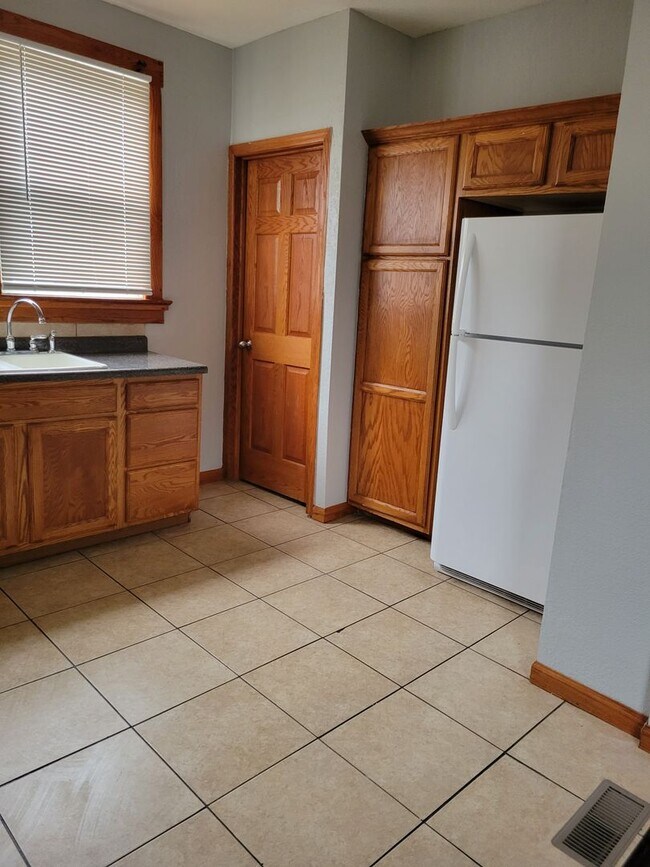 Building Photo - NEW LISTING! 3 bd/1 bath
