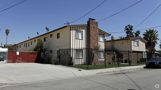 Building Photo - 1691 Garden Dr
