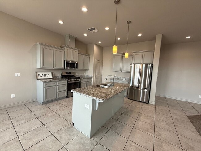 Building Photo - 4 Bedroom in Villa Chaparral!