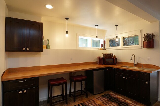 Building Photo - 2418 N 31st St