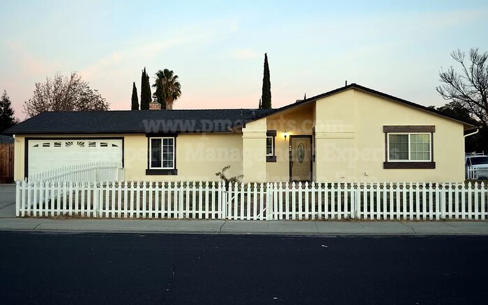 Foto principal - 352 Grand Prix Ave