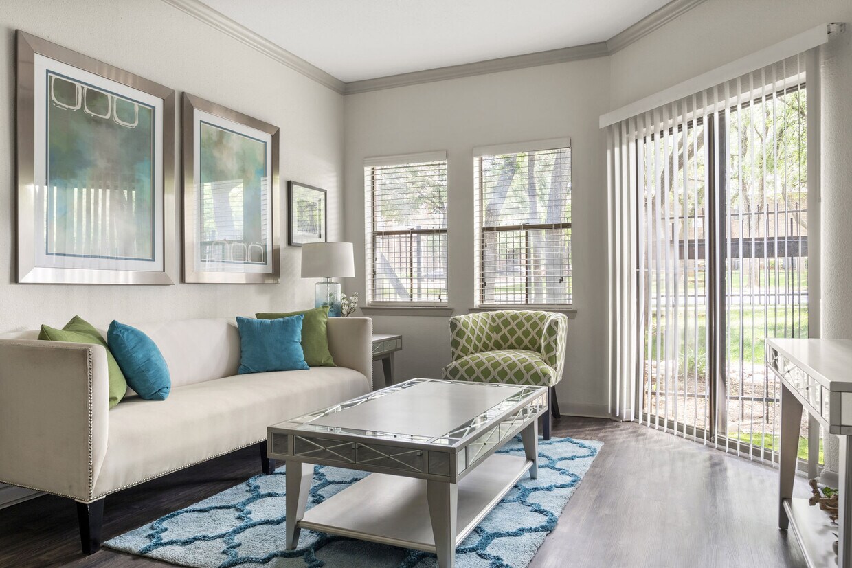 Enclave At Bear Creek 855 E Ash Ln Euless, TX