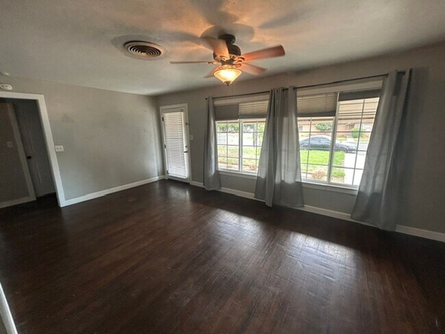 Foto del edificio - 1502-1502 W School Ave