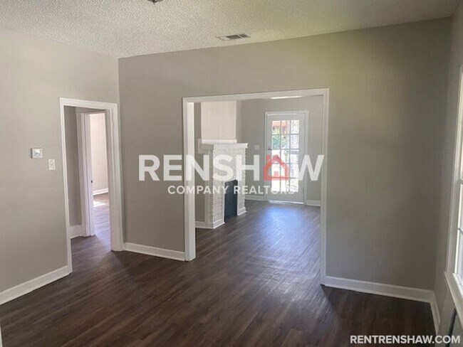 Building Photo - Charming, Updated 3/1 Glenview Home Now Av...