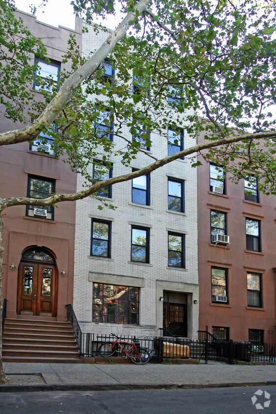 Building Photo - 325 Clinton St