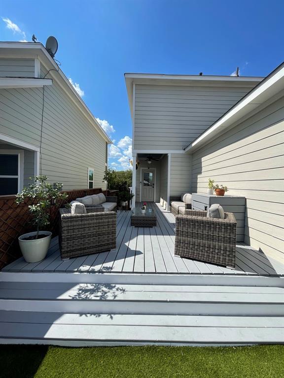 Foto del edificio - 5208 Golden Canary Ln