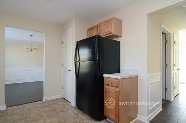Building Photo - 325 Othello Dr