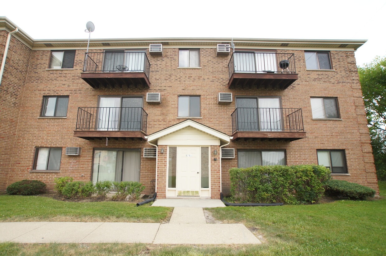 9290 Hamilton Ct Unit A, Des Plaines, IL 60016 Condo for Rent in Des