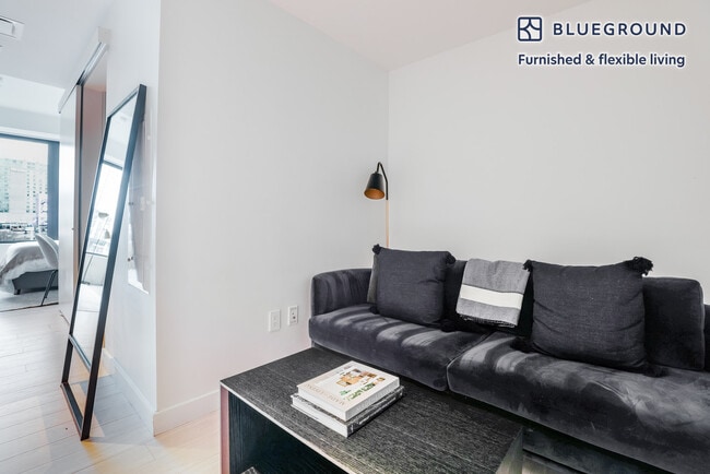 Building Photo - 399 Congress St