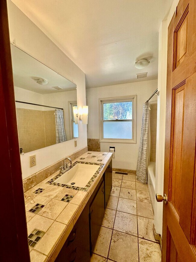 Foto del edificio - SPACIOUS HOME IN DESIRABLE HOT SPRINGS, 1....