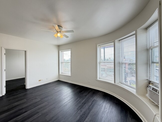 Building Photo - 3940 W Irving Park Rd