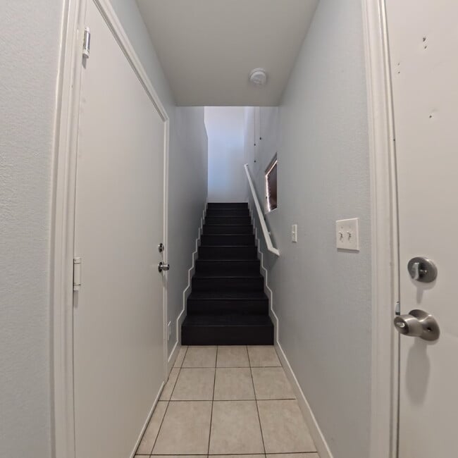 Building Photo - Spacious 2-bed 2-bath with Attached Car Garage at Tripoly!