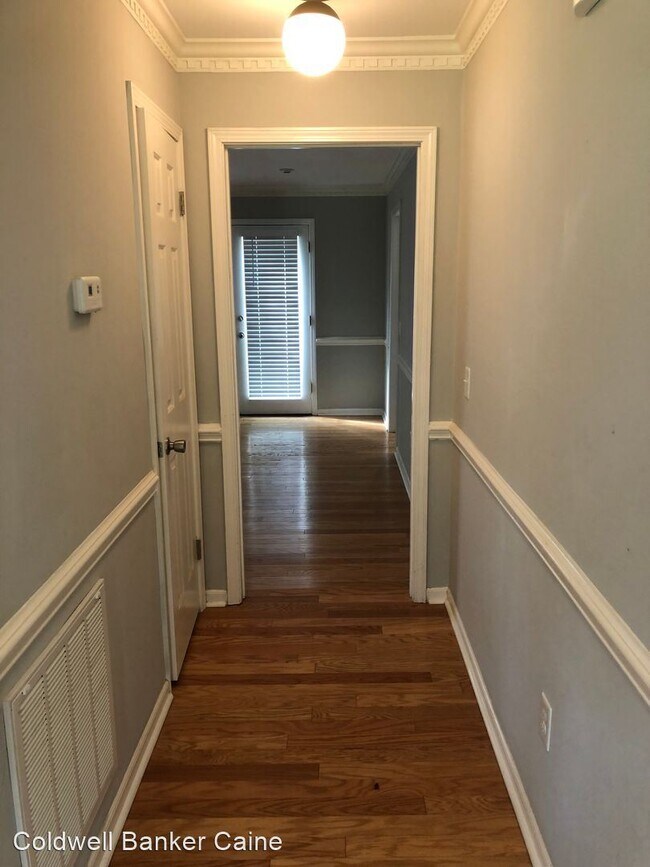 Building Photo - 4 br, 2.5 bath House - 902 Willow Branch D...