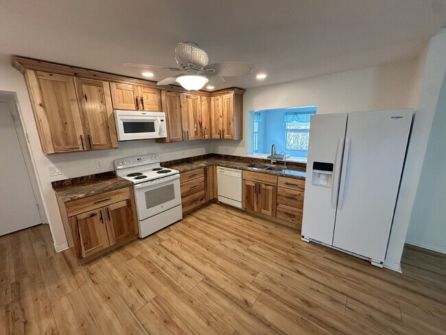 Foto del edificio - Beachside Living!
