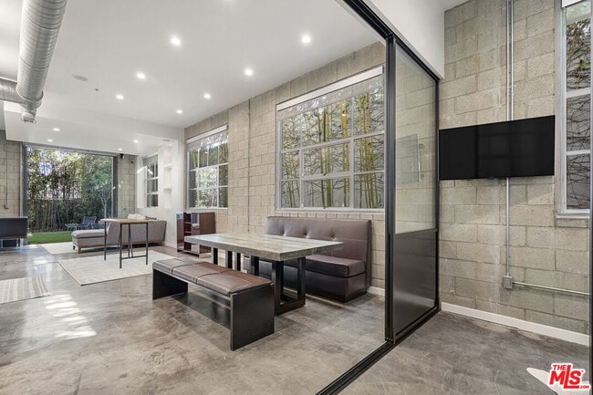 Foto del edificio - 710 Orlando Ave