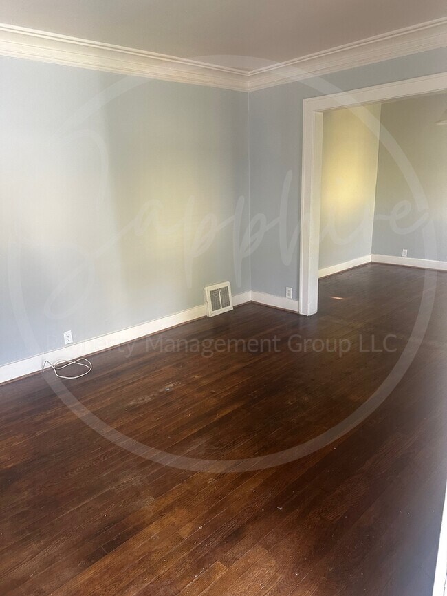 Foto del edificio - 2404 E 67th Terrace