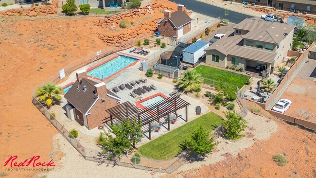 Foto del edificio - Charming 3 bedroom Townhome. 2 Community Pools!