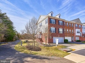 Building Photo - 41625 Broxbourne Terrace