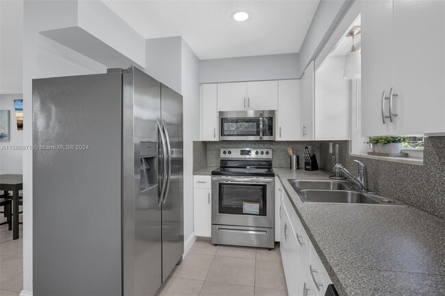 Building Photo - 2160 NE 56th St