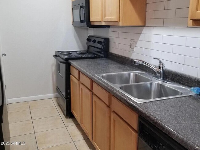 Foto del edificio - 1130 E Butler Dr
