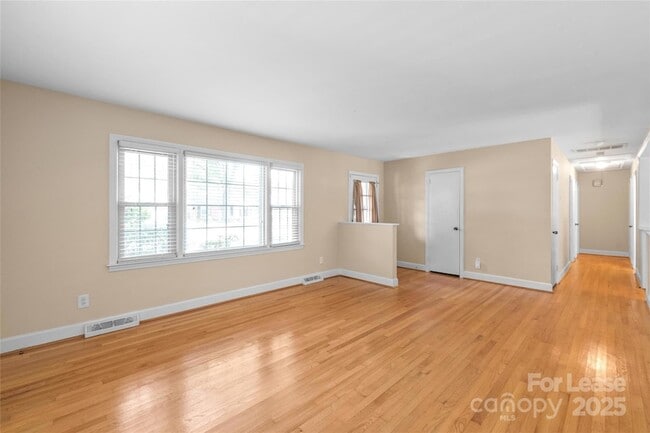 Building Photo - 2200 Collingdale Pl