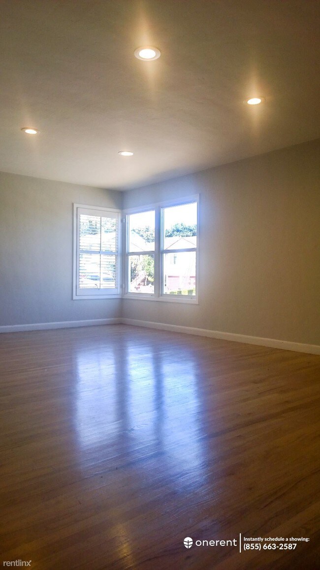 Building Photo - 2 br, 1 bath Duplex - 107 42nd Ave