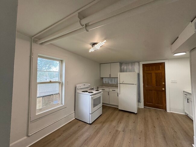 Building Photo - 303 Weston Ave
