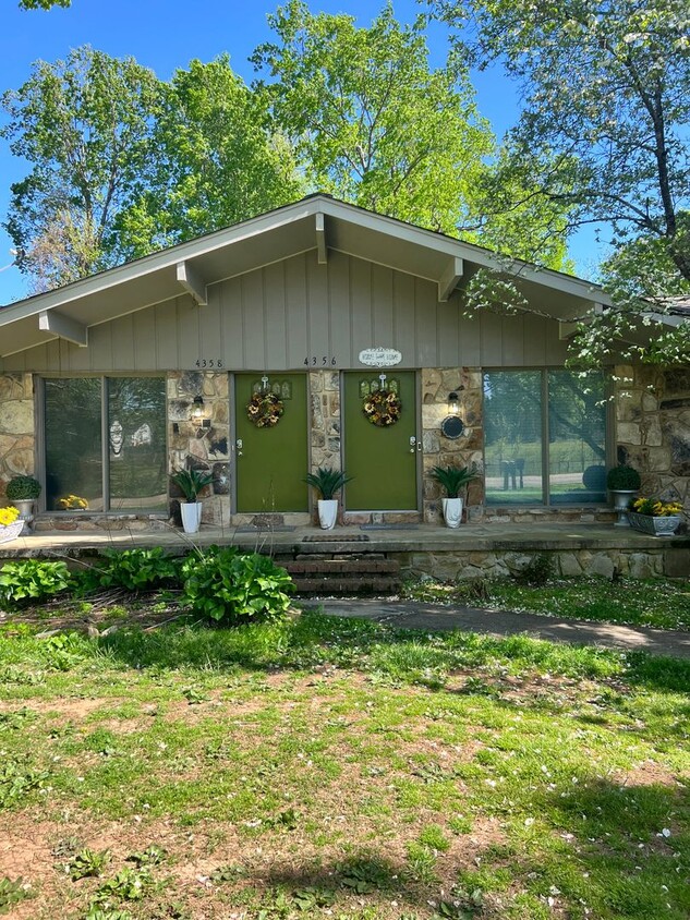 Primary Photo - Knoxville 37938 - 2 bedroom 1 bath duplex ...