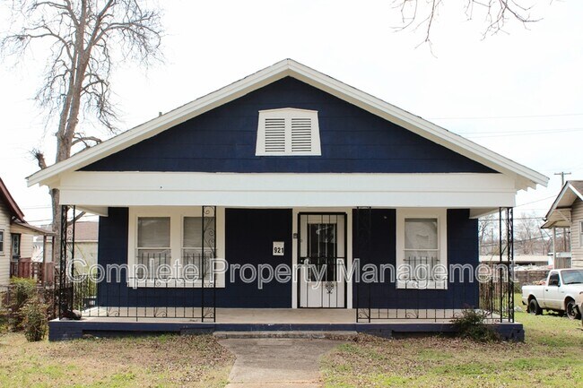 Building Photo - 921 4th Ave W
