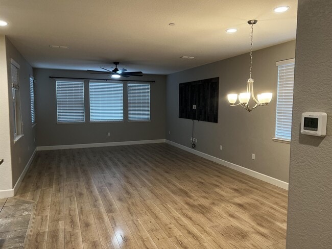 Building Photo - 960 Antelope Ct