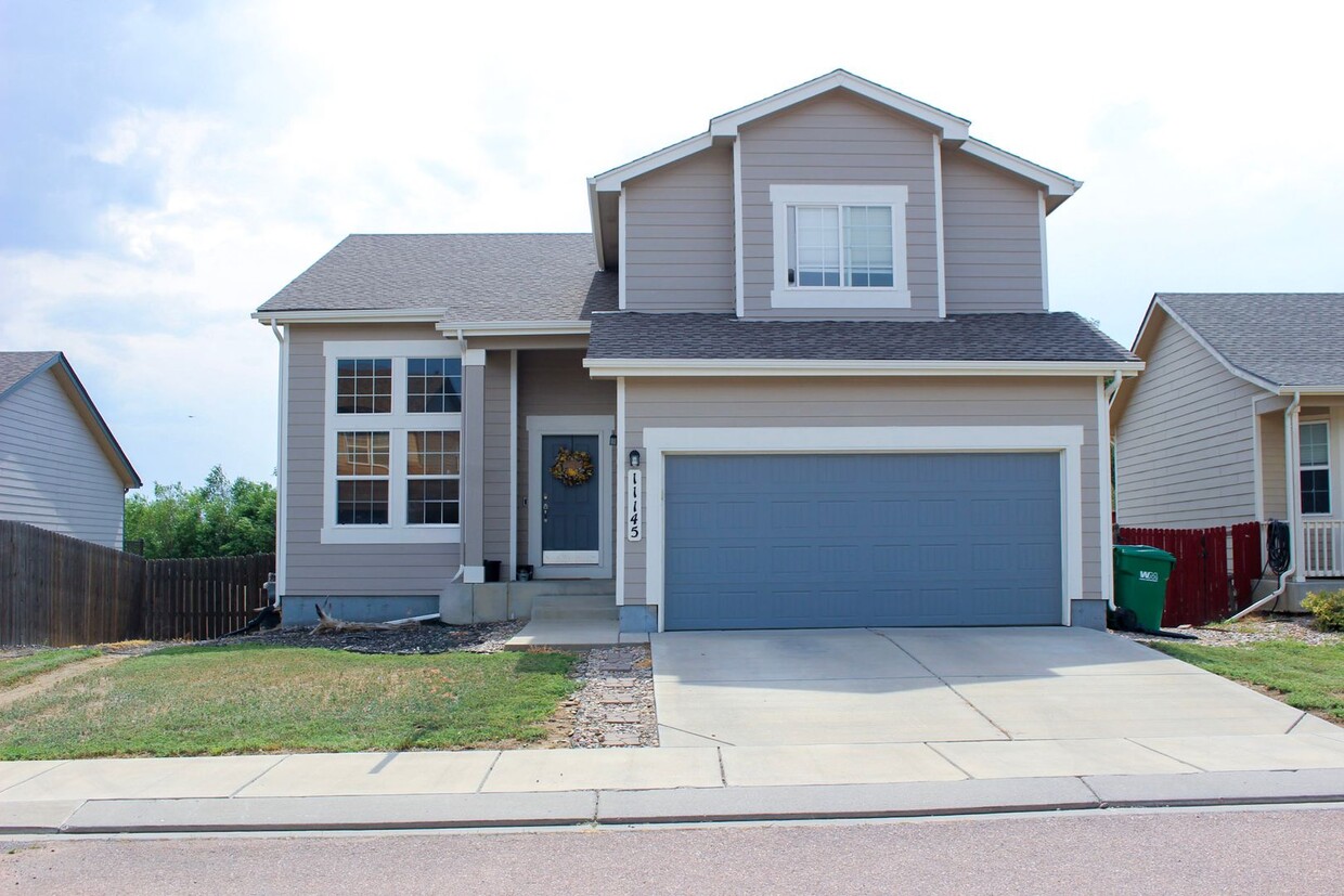 Foto principal - Spacious home close to Fort Carson