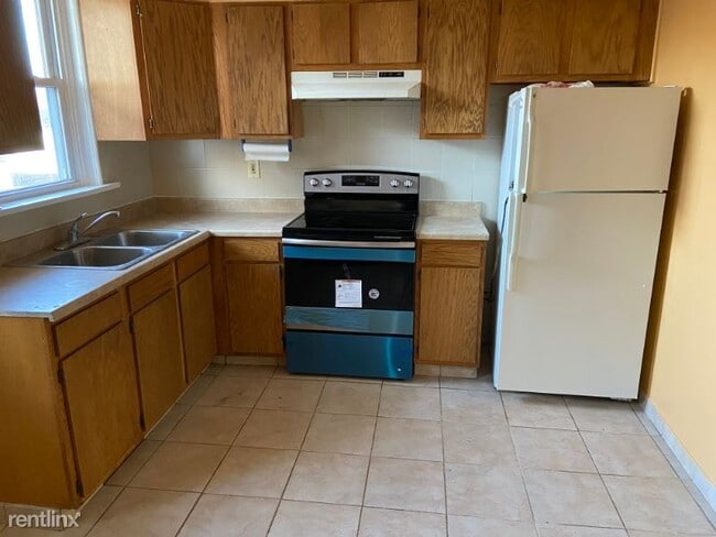 Building Photo - 3 br, 1 bath Townhome - 520 Glasgow Street