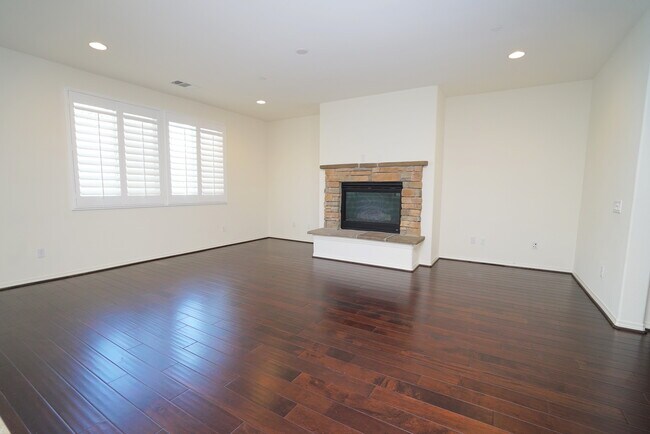 Foto del edificio - River Village 4 Bedroom Home in Santa Clarita.