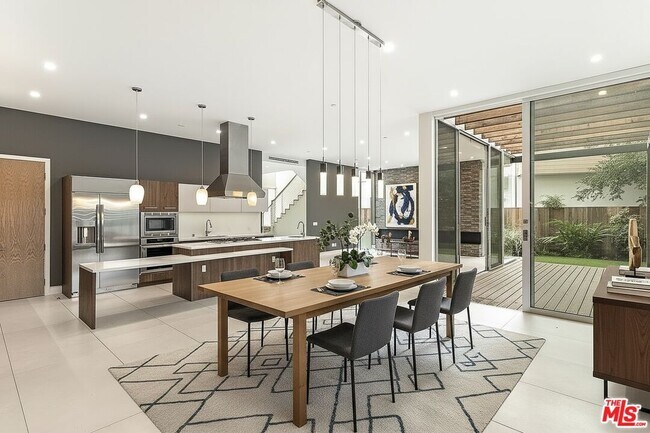 Foto del edificio - 16540 Moorpark St