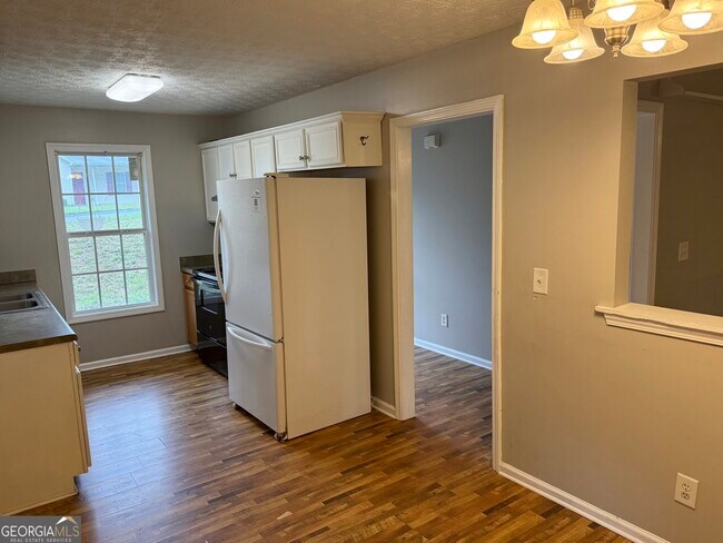 Building Photo - 573 Elrod Ave