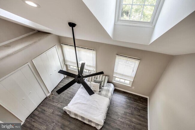 Foto del edificio - 8822 Birchwood Way