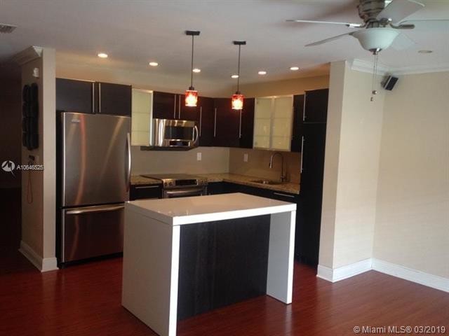 Foto del edificio - 8851 NW 119th St  6216