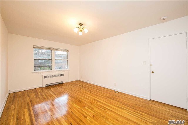Foto principal - 192-15 39th Ave