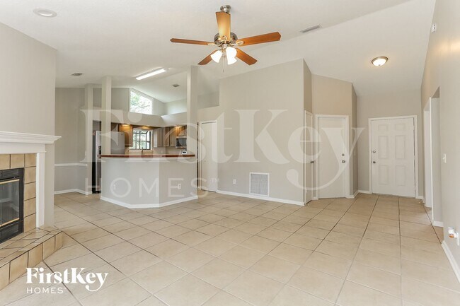 Foto del edificio - 1645 Ponderosa Pine Dr E