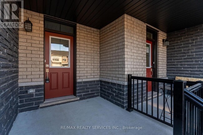 Building Photo - 95 Granville Cres