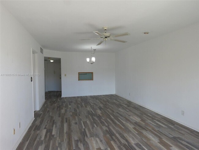 Building Photo - 13707 Kendale Lakes Cir