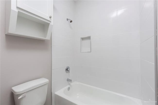 Building Photo - 2423 N Vly Cir