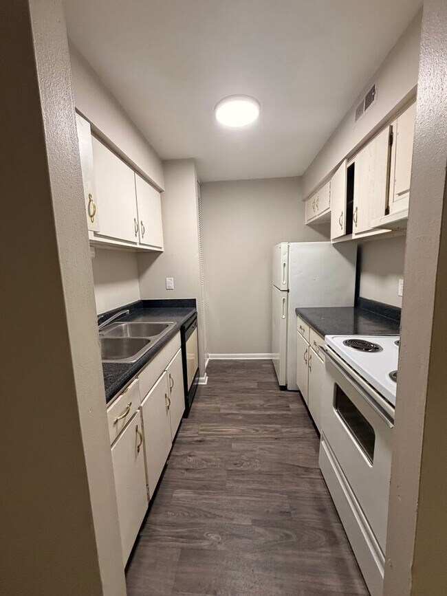 Building Photo - 310 Orchard Trace Ln