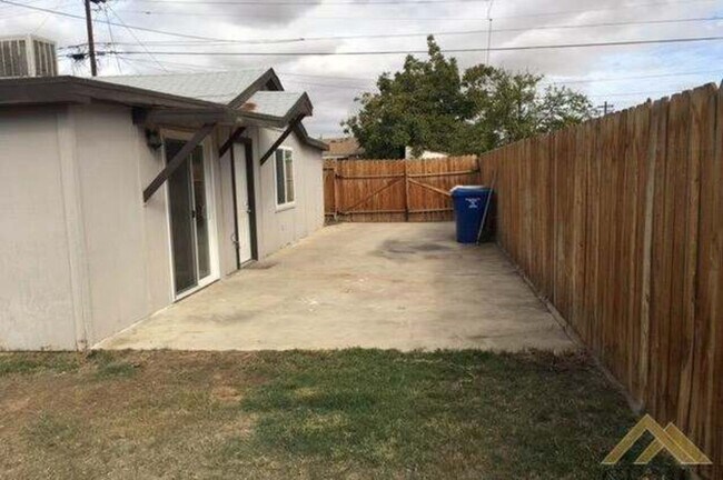 Foto del edificio - Oildale Home